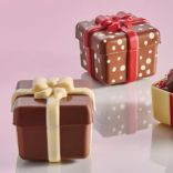 Пластикова форма для шоколадних скульптур «Подарунок» Martellato (h - 69 мм), 1 шт.